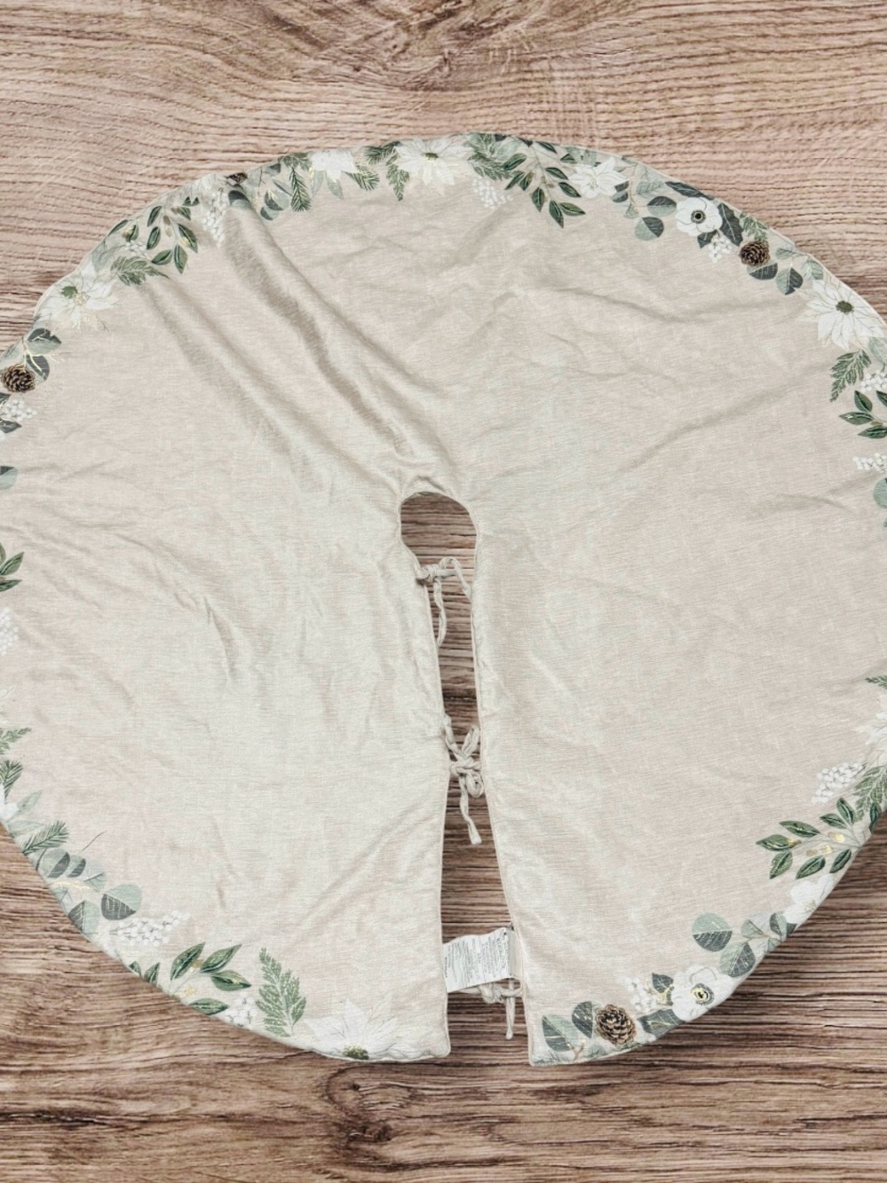 Cream Tree Skirt with Green Botanical Border